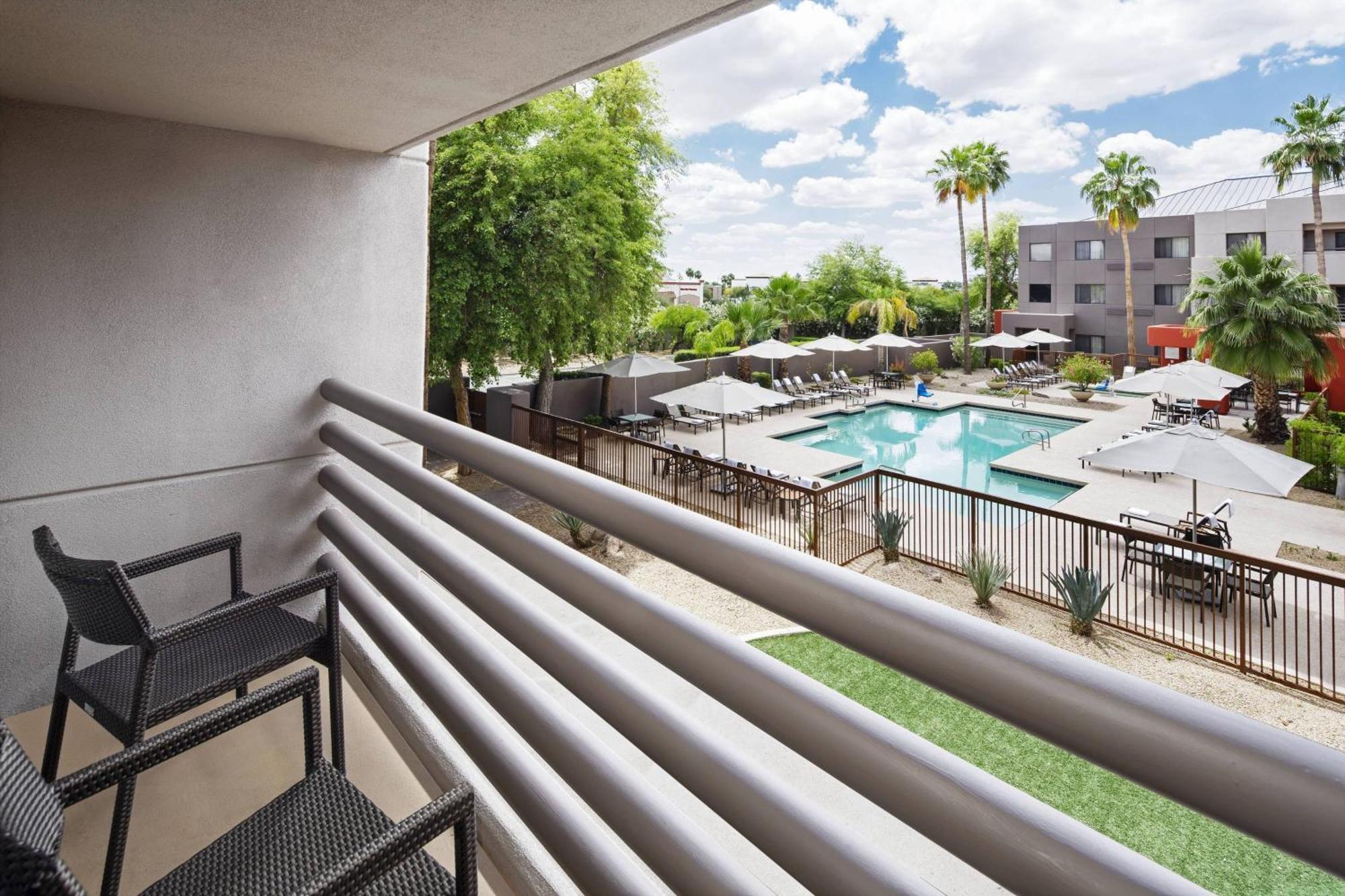 Courtyard Scottsdale North Hotel Exterior photo